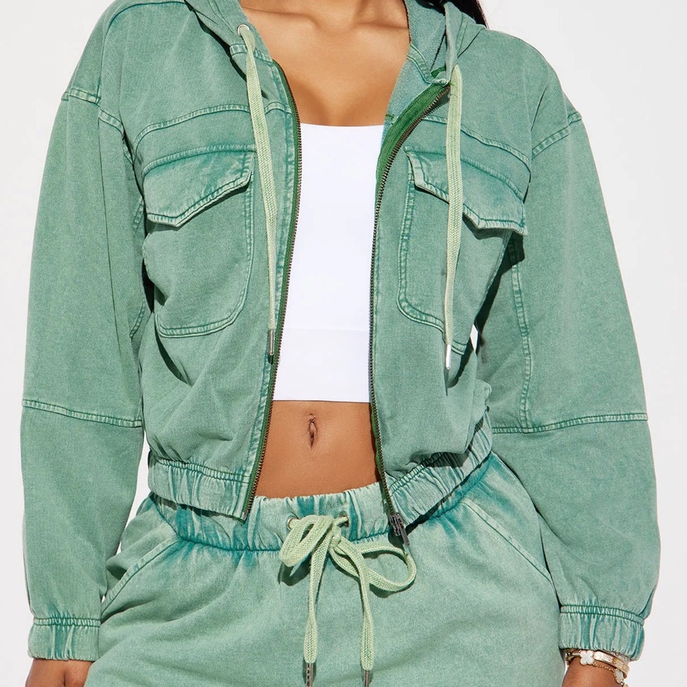 Grab and Go Green jogger set (tank not included) - Picture 2 of 4